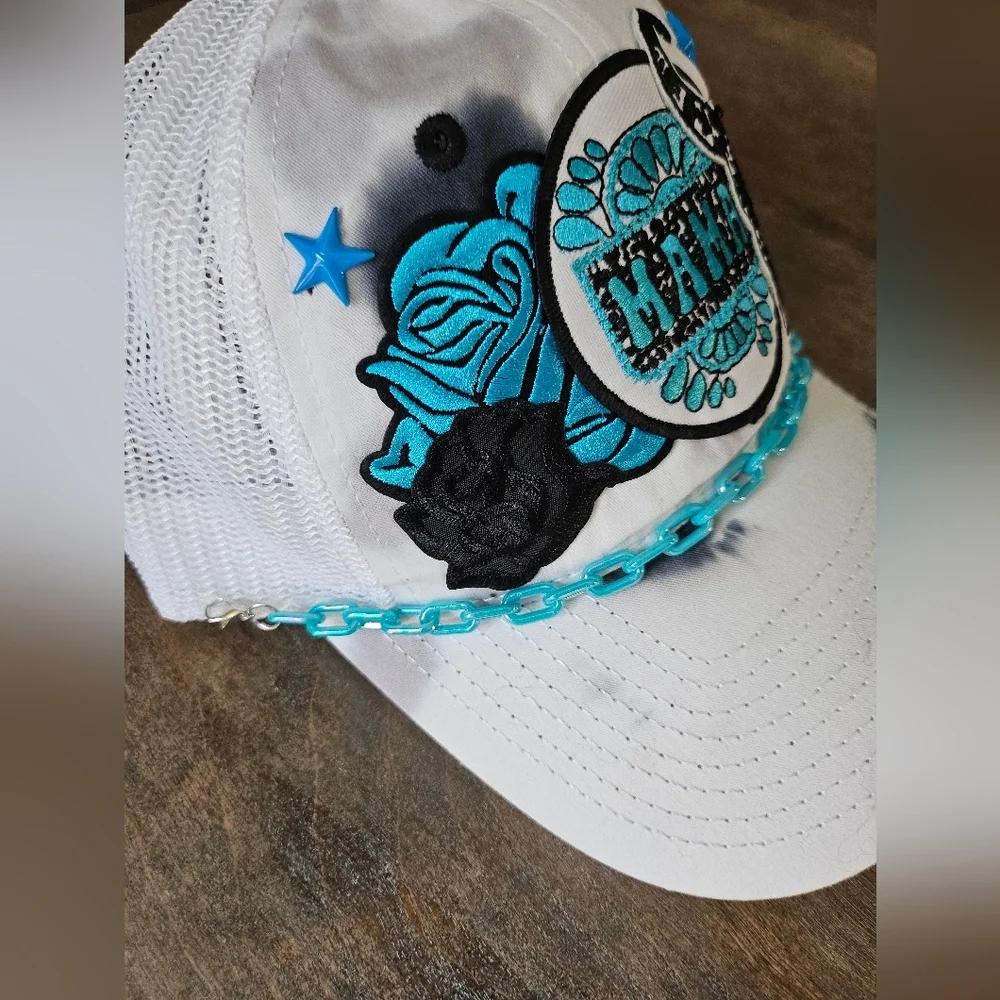 NWT Black and white tie dye trucker hat with hat chain and star studs